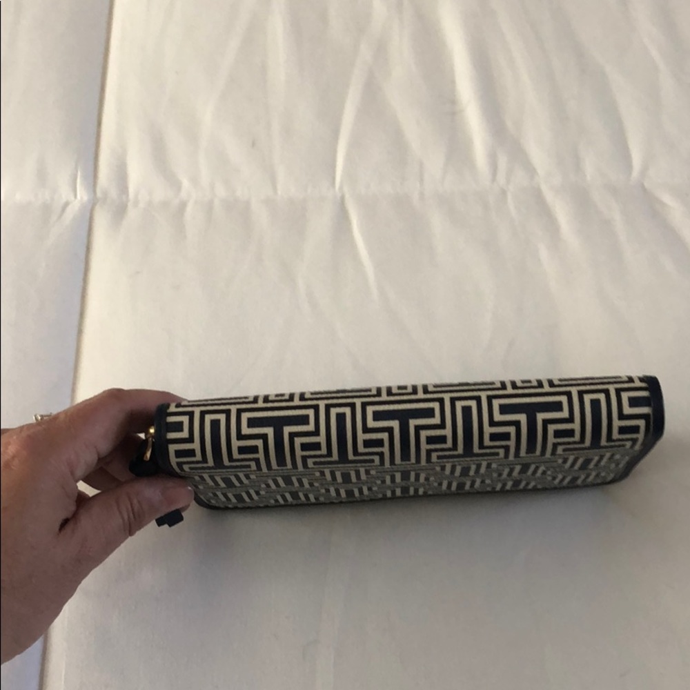 🛑 SOLD ON MERCARI TORY Burch Parker Geo T Wallet - Picture 4 of 5